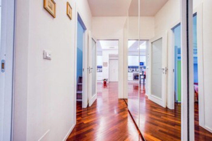 Ballroom/Hall 12 of 22