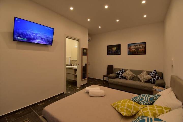Room 9 of 25
