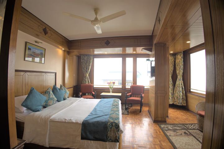 Room 9 of 19
