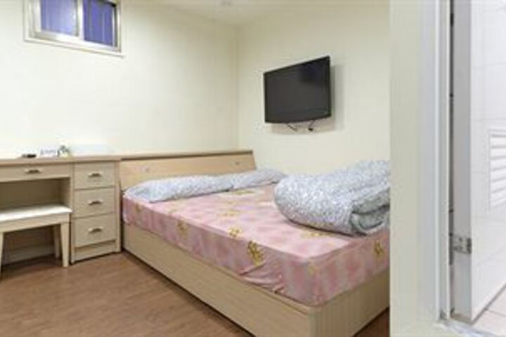 Room 8 of 21