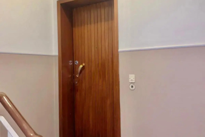 Room 4 of 6