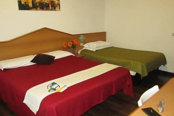 Room 6 of 23