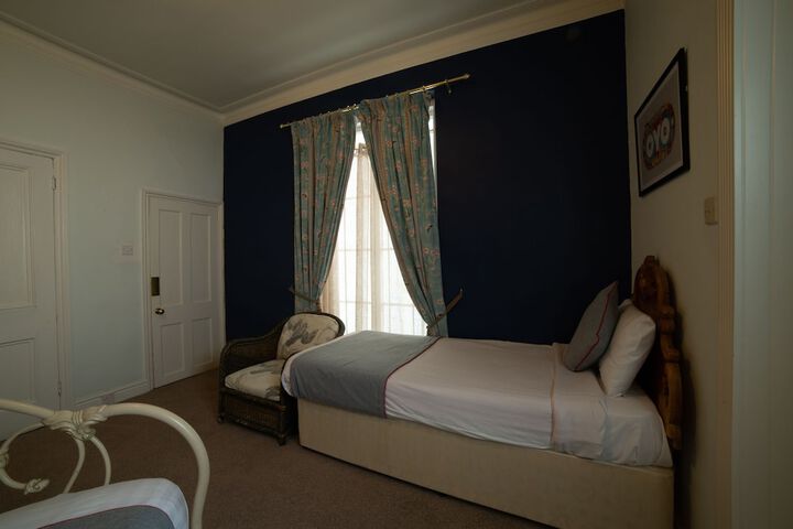 Room 15 of 48