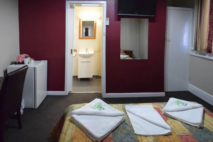 Room 52 of 98