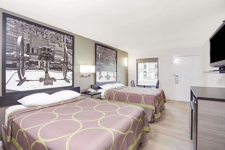 2 Queen Beds (2 of 6)