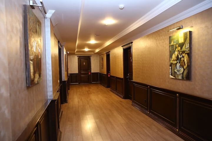 Ballroom/Hall 116 of 122