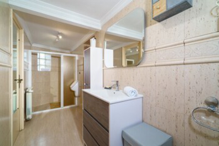 Room 5 of 33
