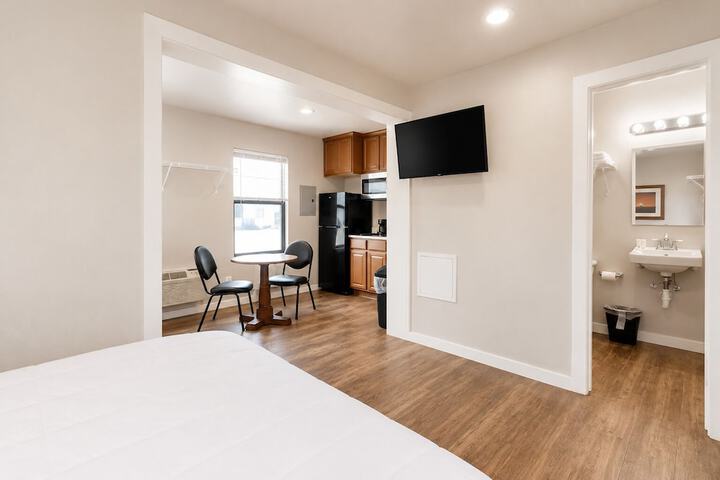 Room 6 of 37