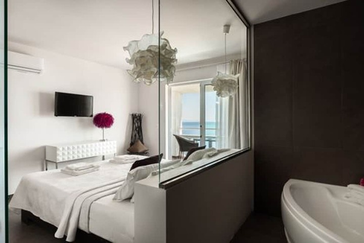 Room 26 of 68