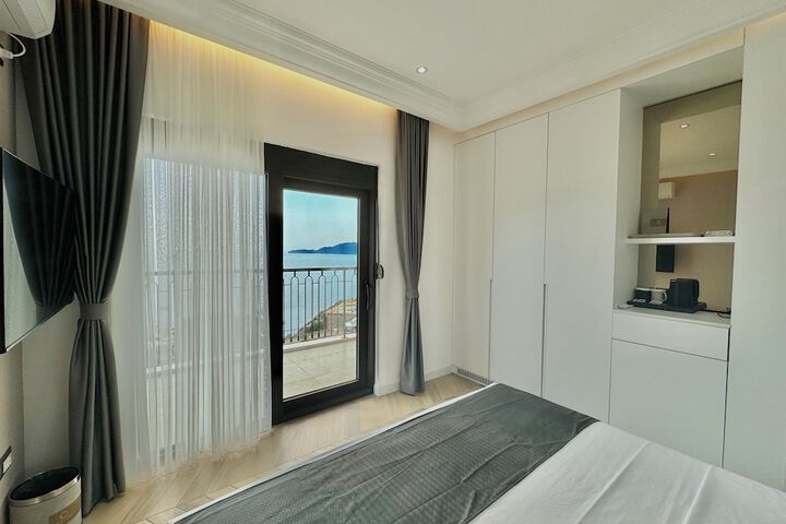Room 6 of 60