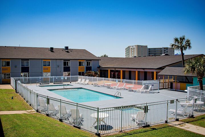 Pool 15 of 52