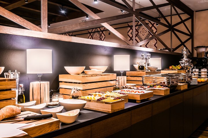 Dining 19 of 23