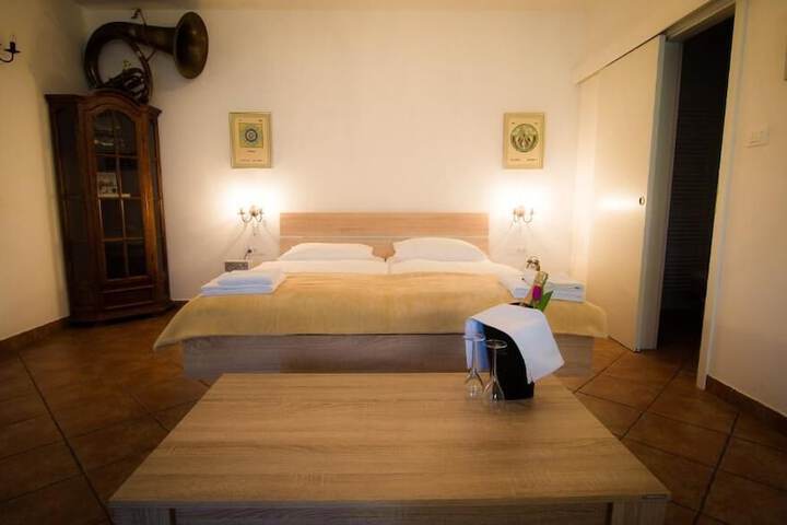 Room 28 of 53