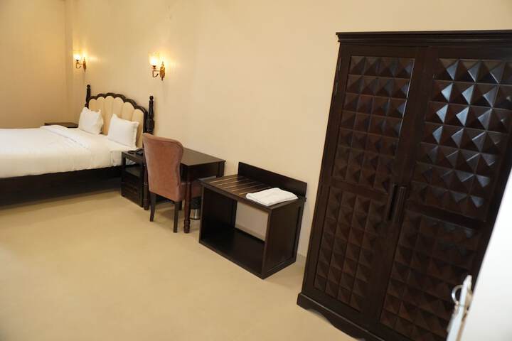 Room 3 of 48