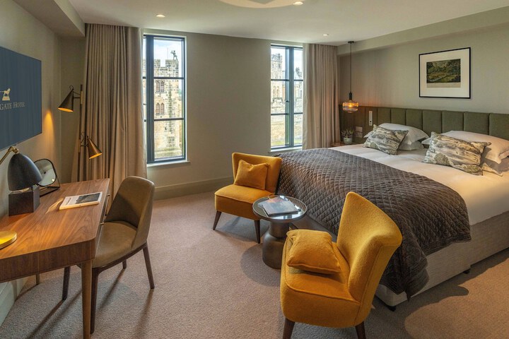 Room 15 of 106