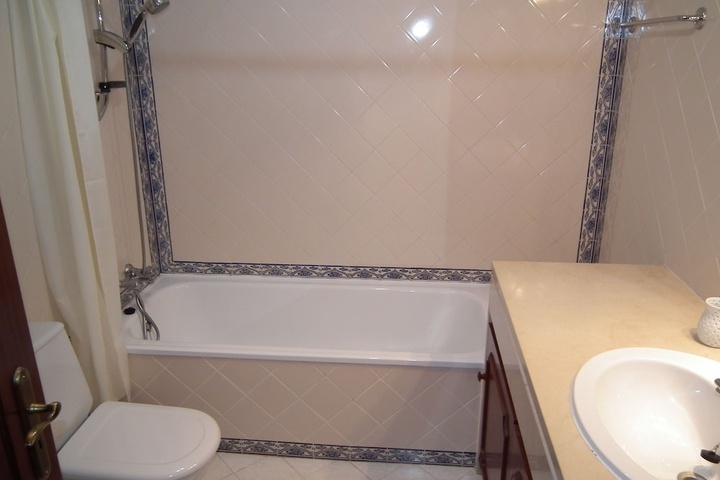 Room 9 of 18