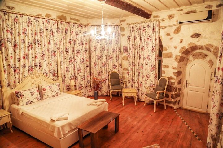 Room 12 of 35