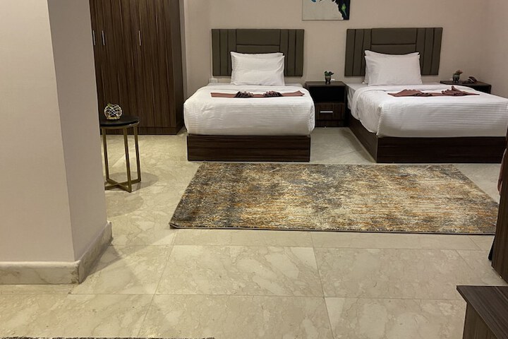 Room 28 of 125