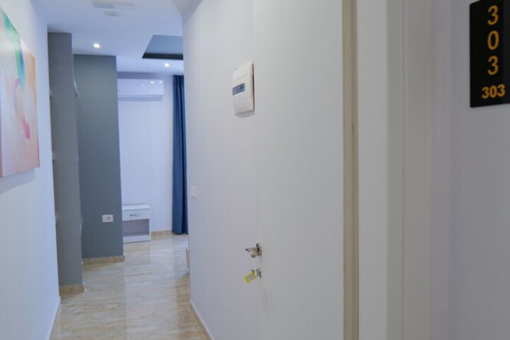 Room 27 of 95