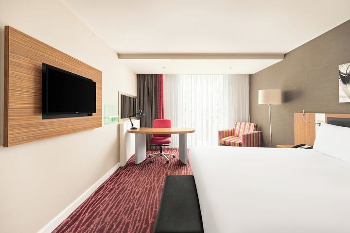 Room 30 of 137