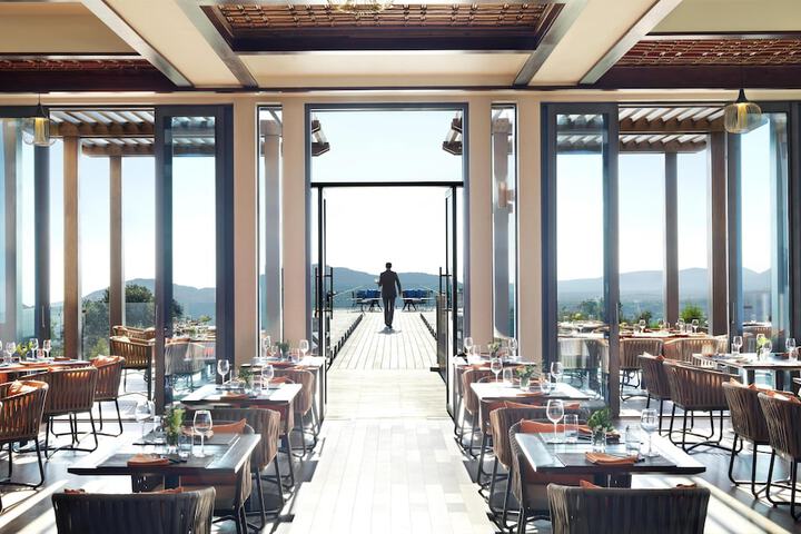 Dining 103 of 158