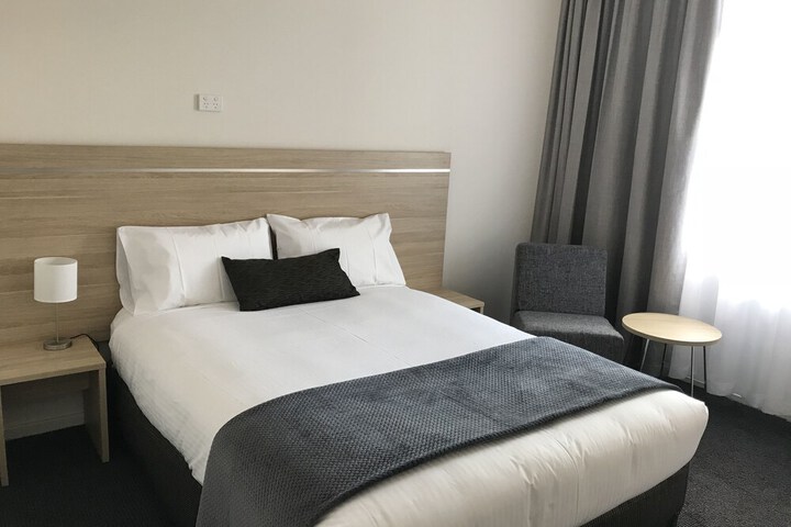 Room 6 of 65