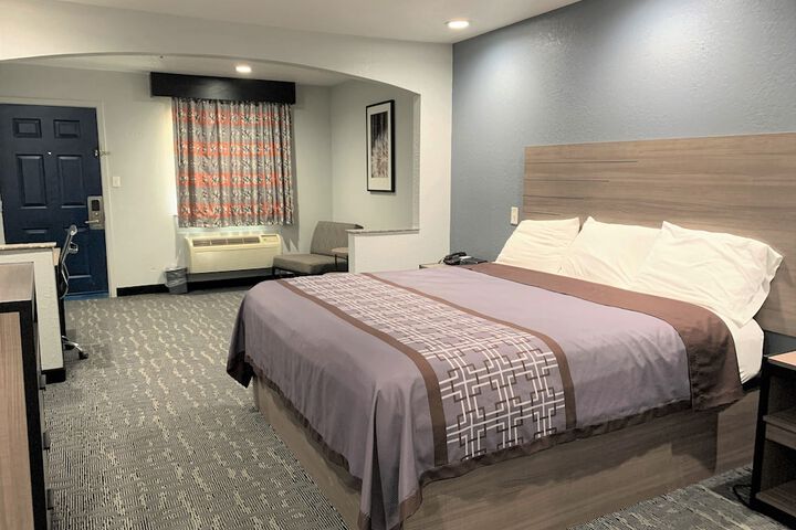 Room 9 of 37