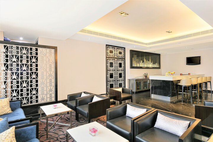 Lounge 37 of 40