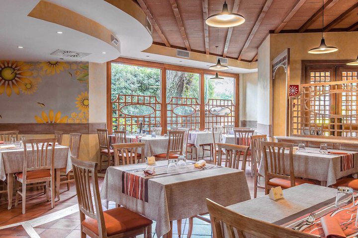 Dining 136 of 173
