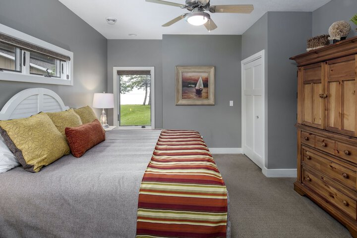 Room 8 of 65