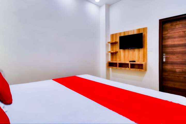 Room 6 of 19