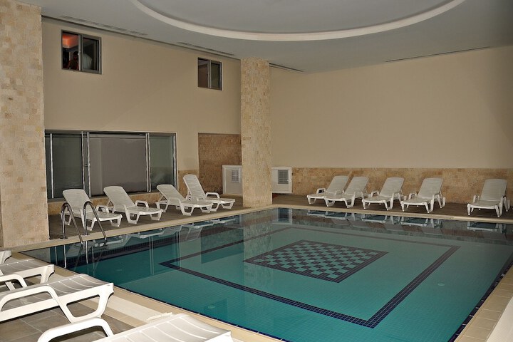 Pool 41 of 109