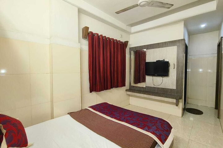 Room 13 of 17