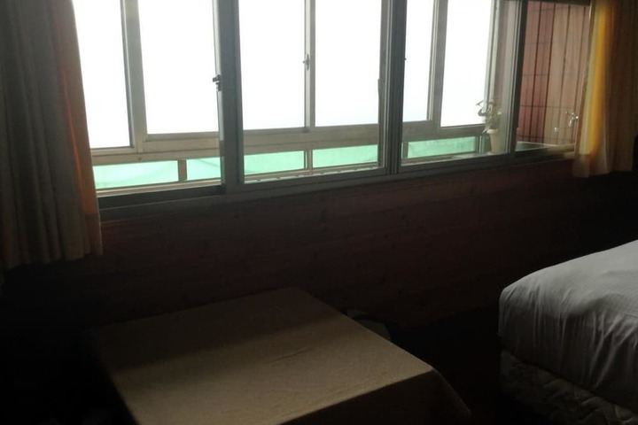 Room 14 of 37