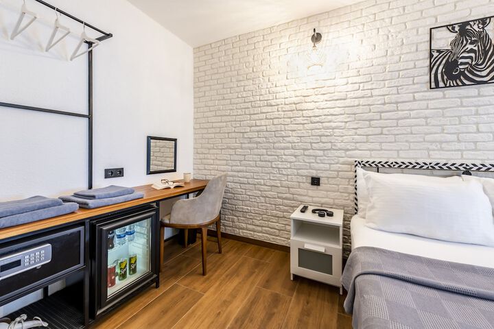 Room 10 of 113