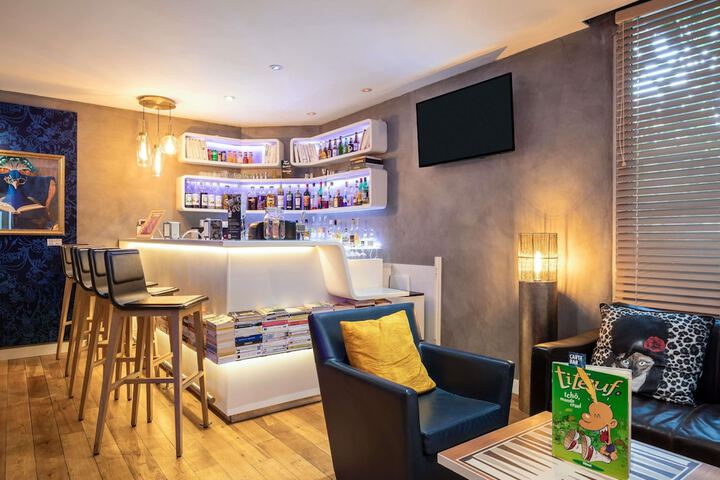 Lounge 96 of 125