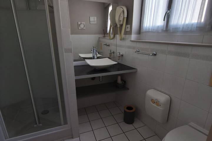 Room 30 of 44