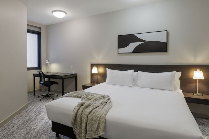 Room 8 of 33
