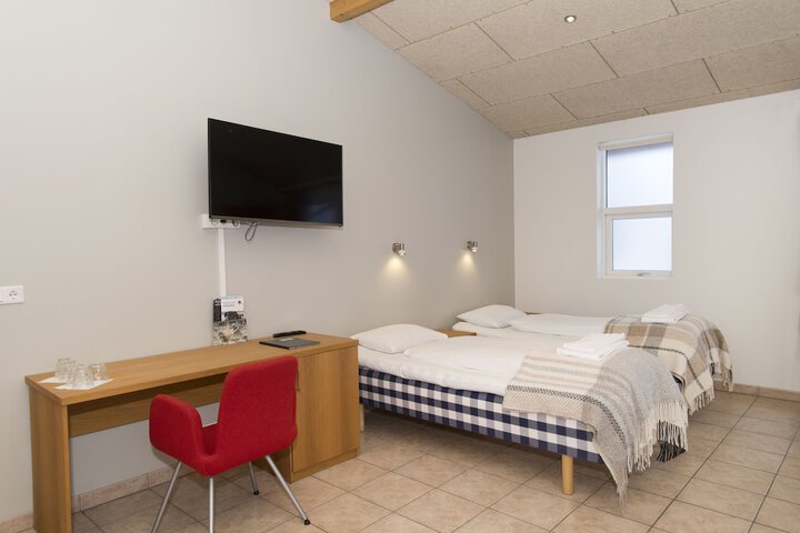 Room 4 of 103