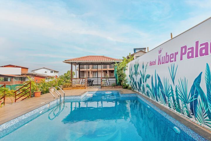 Treebo Kuber Palace With a Swimming Pool