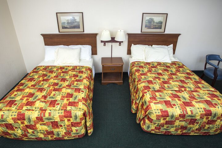 2 Double Beds (7 of 7)