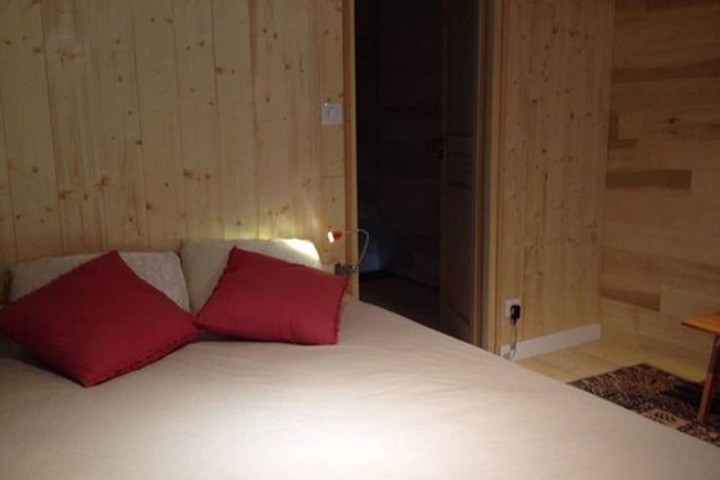 Room 12 of 16