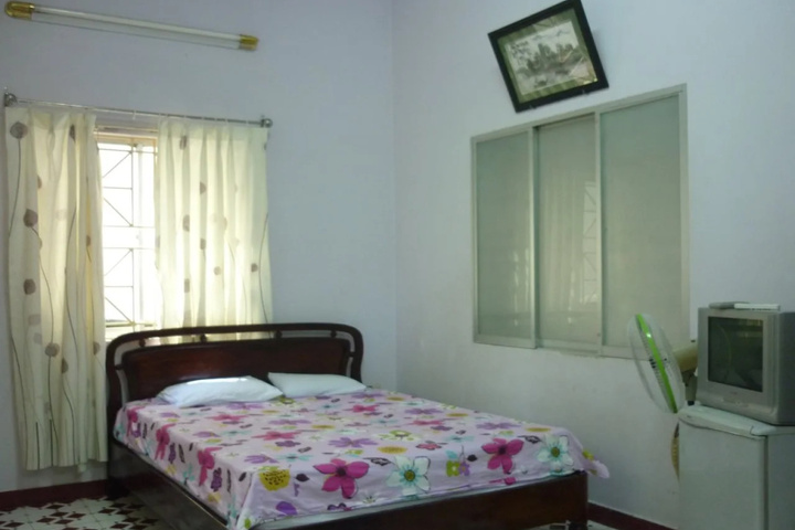 Room 4 of 10