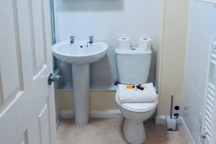 Room 7 of 13
