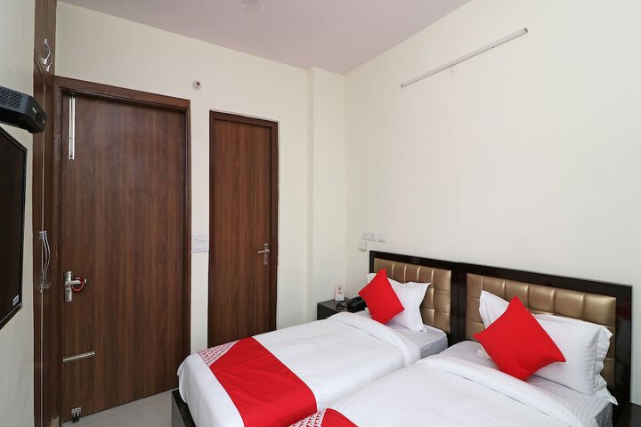 Room 3 of 11