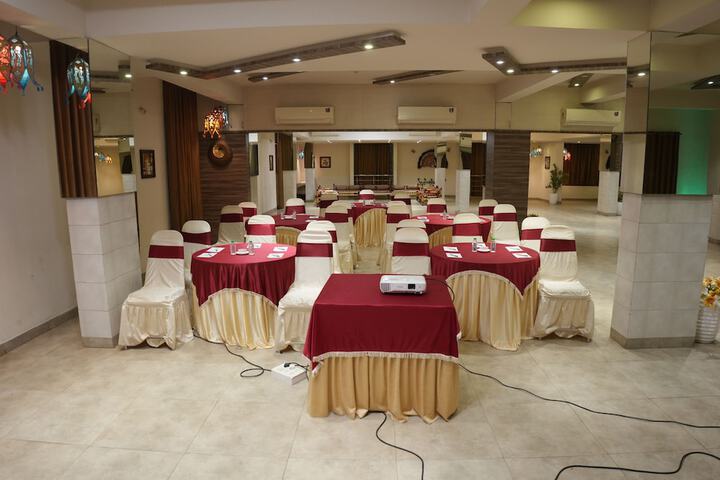 Ballroom/Hall 37 of 51