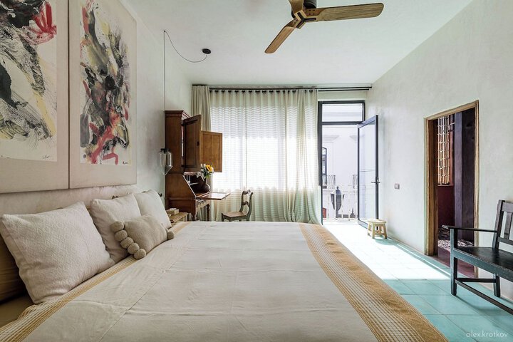 Room 42 of 118