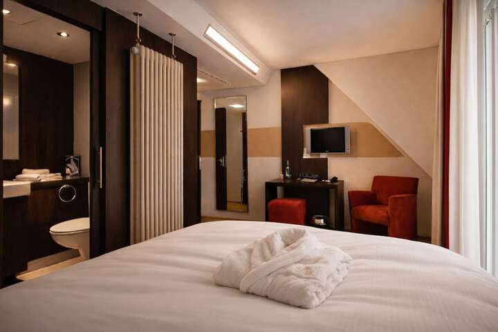 Room 6 of 25