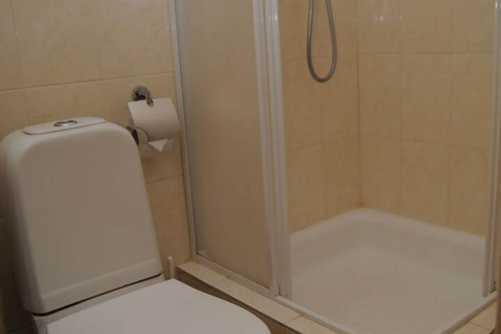 Room 33 of 48