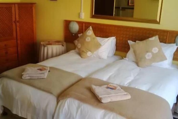 Room 8 of 16
